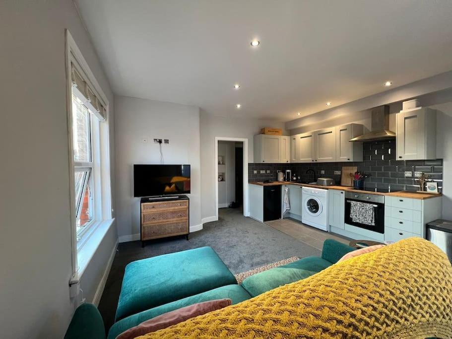 Bright, First Floor, One Bedroom Flat In Wimborne Wimborne Minster Exterior foto