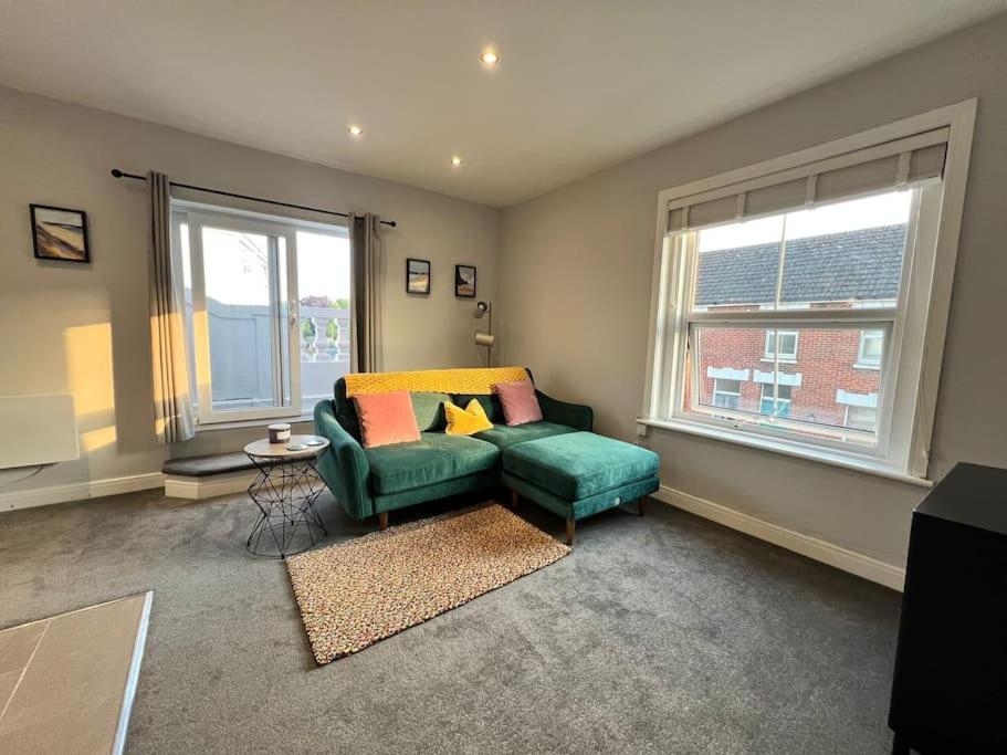 Bright, First Floor, One Bedroom Flat In Wimborne Wimborne Minster Exterior foto